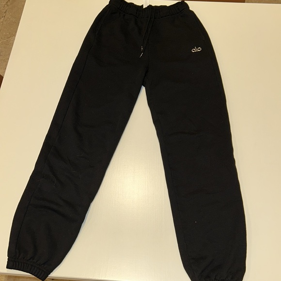 ALO Sweatshirt Accolade Crew Neck and Accolade Straight Leg Sweatpant Black XXS - Picture 4 of 10